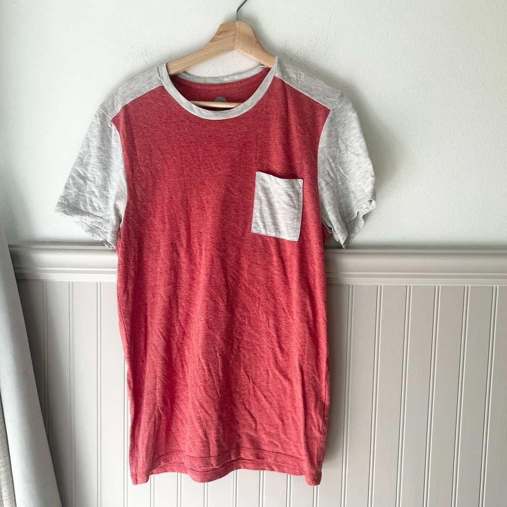 Express Men’s Red Pocket T-Shirt Gray Accents Small Short Sleeve